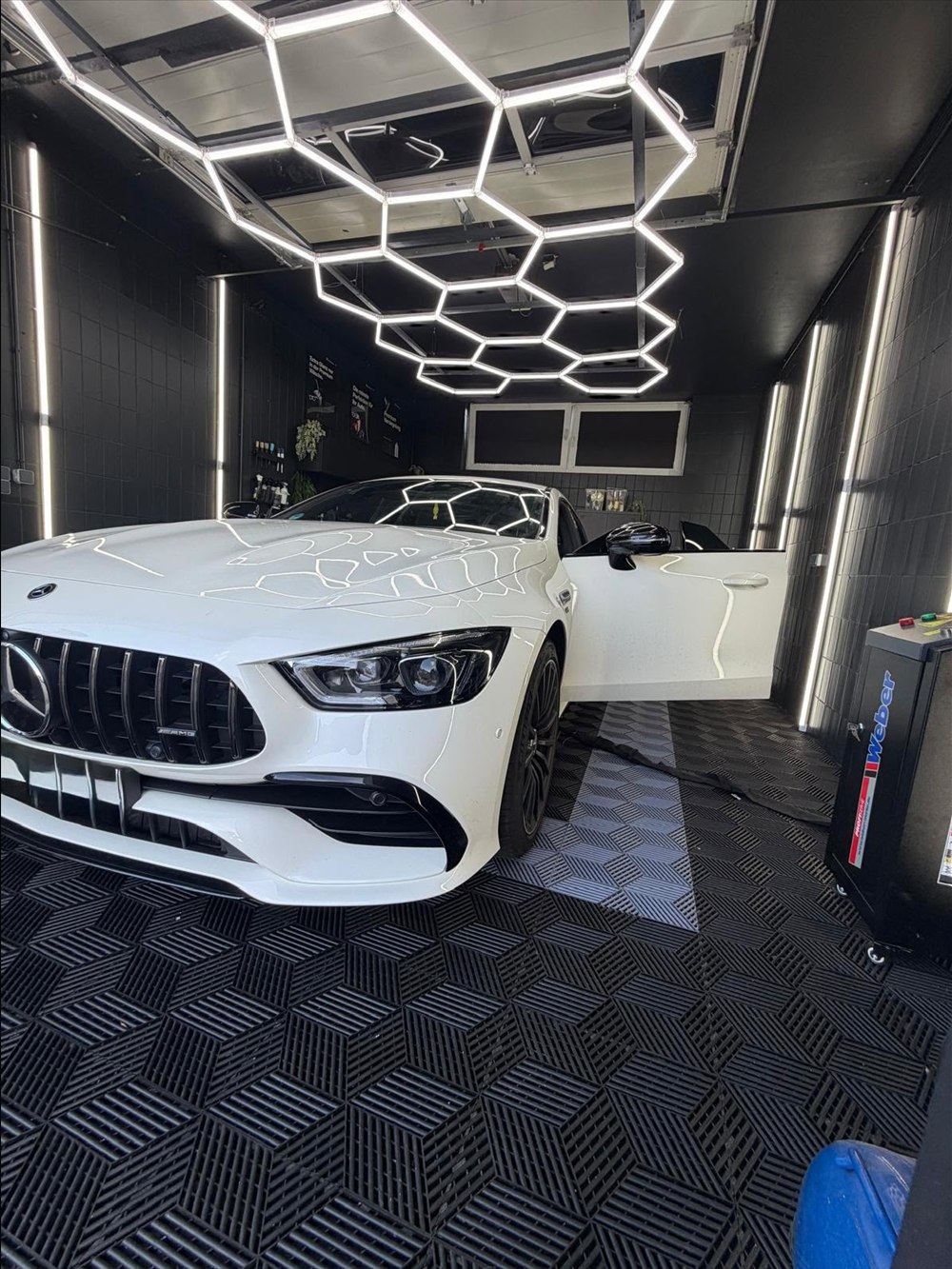 Mercedes-AMG GT in Weiß nach der Aufbereitung